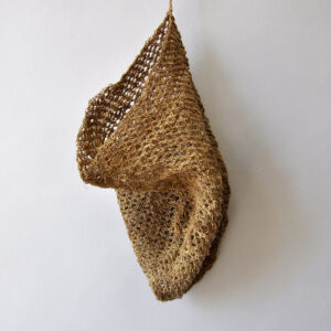 allo-body-scrub-closeUp-hang